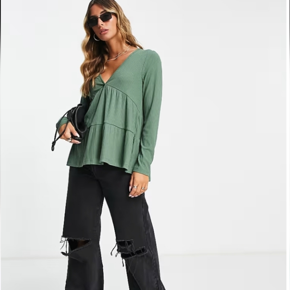 Green V-Neck Tiered Women's Top, Size 10